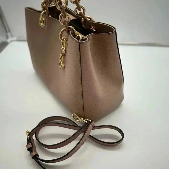 Like New Condition Michael Kors - Picture 10 of 13